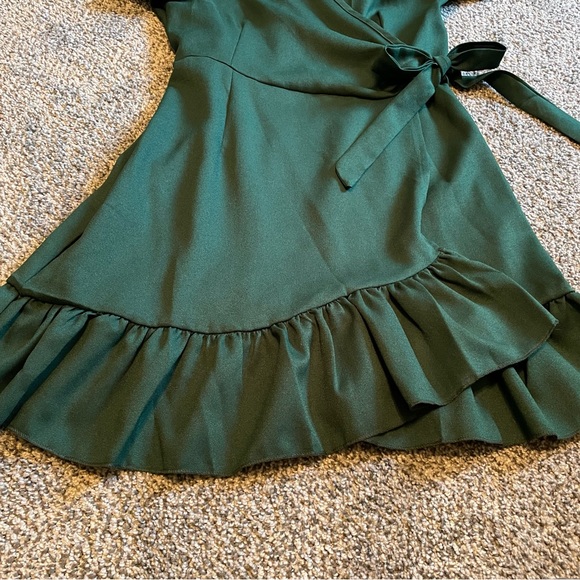 NWT! Emerald Green Flutter Sleeve Wrap Ruffle Dress - Picture 11 of 11